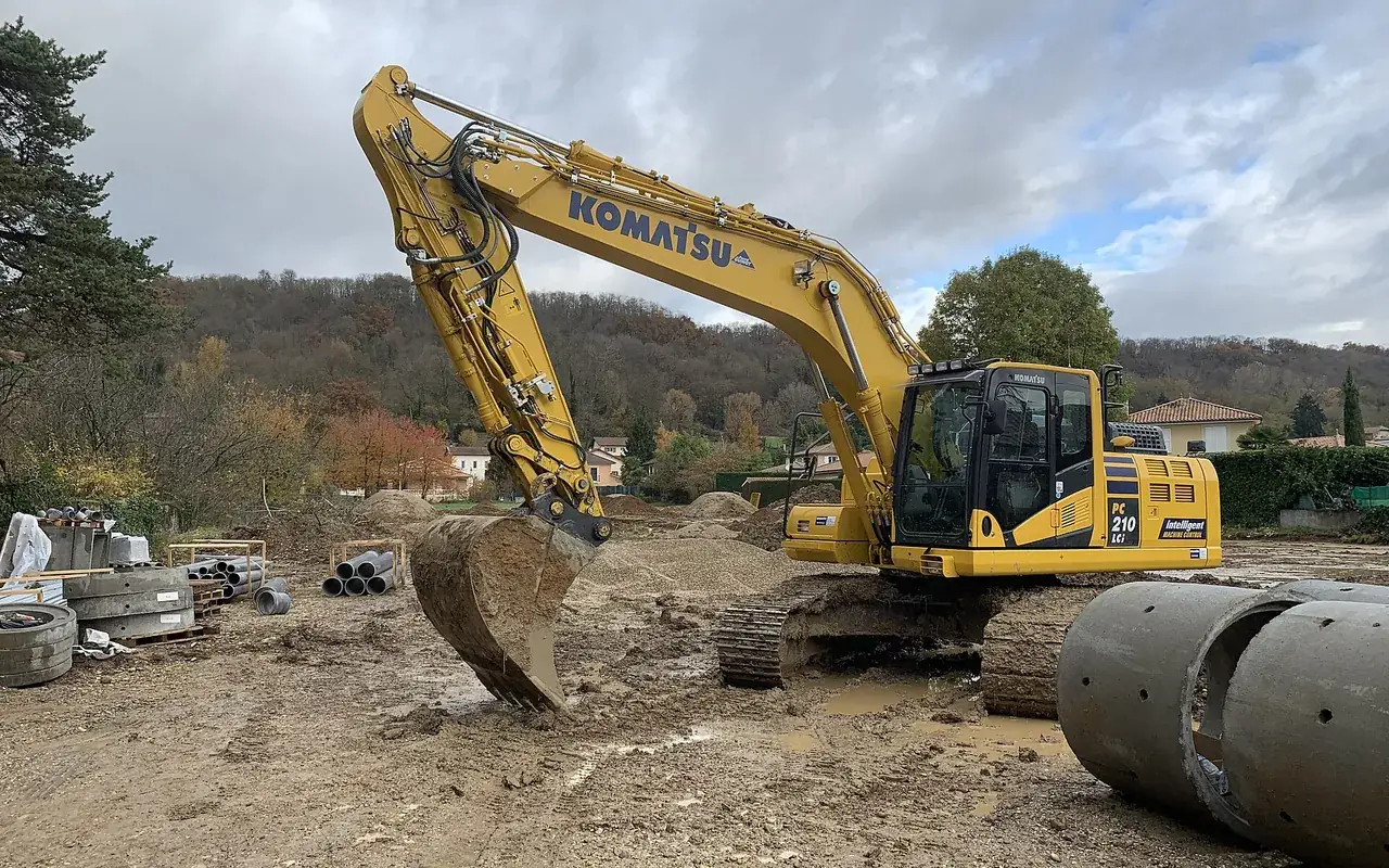Komatsu PC210